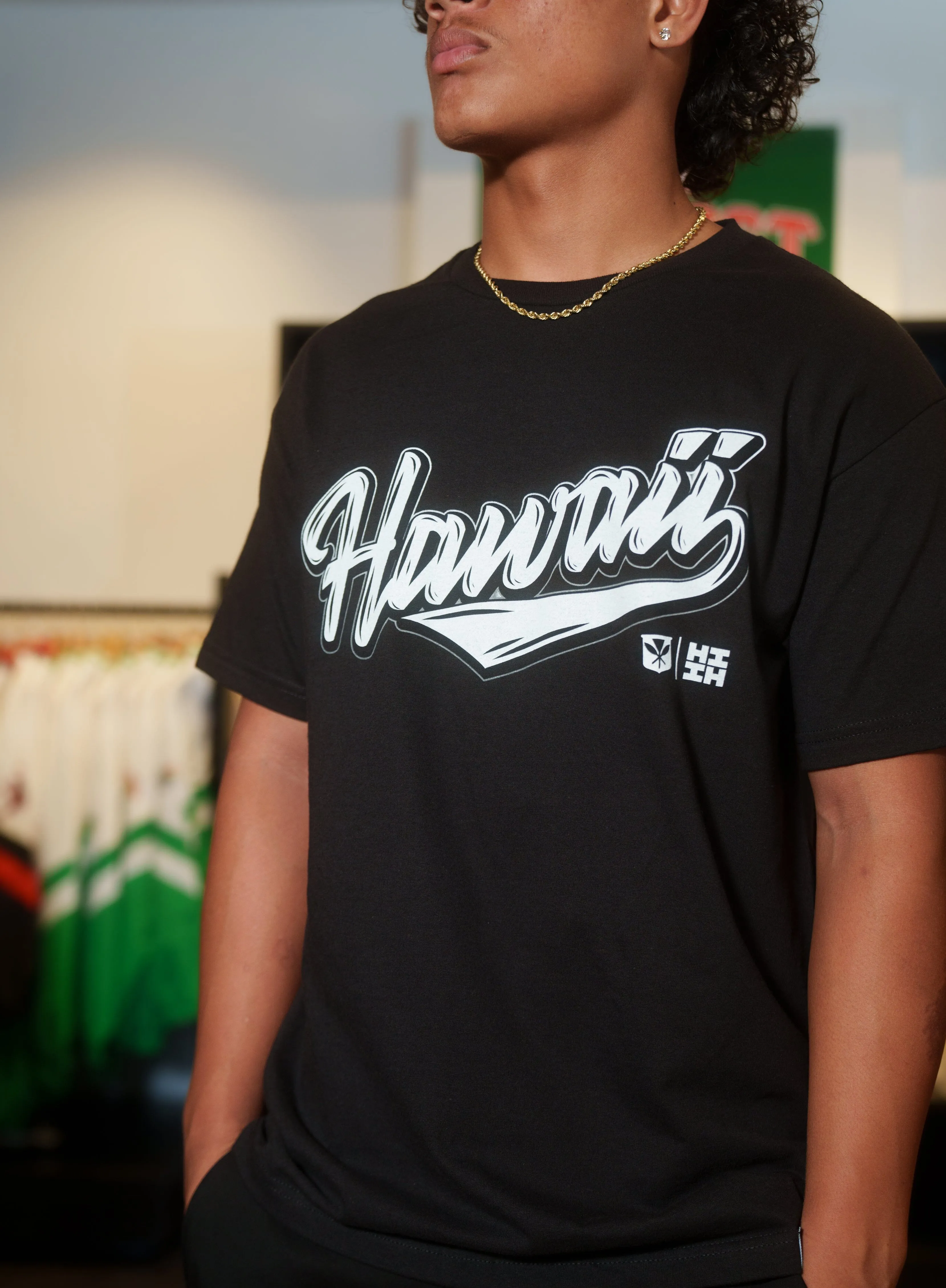 HAWAII SCRIPT BLACK T-SHIRT