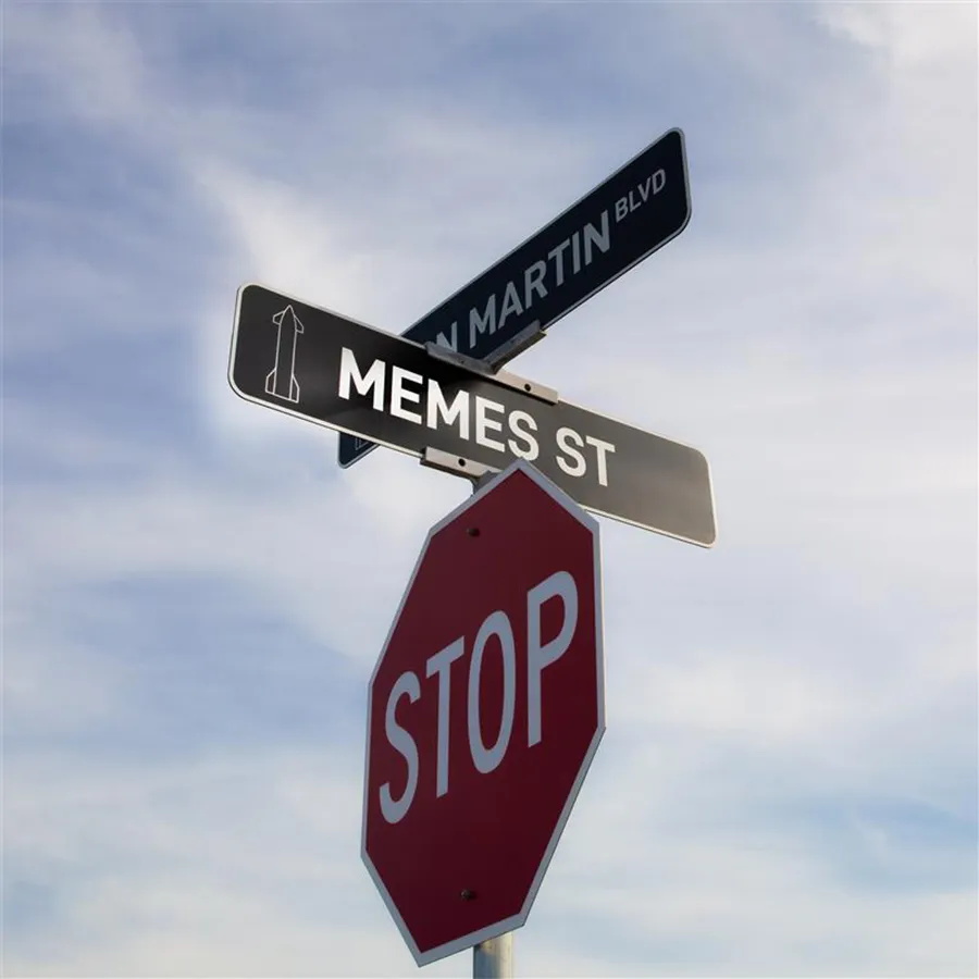 Memes St. Sign